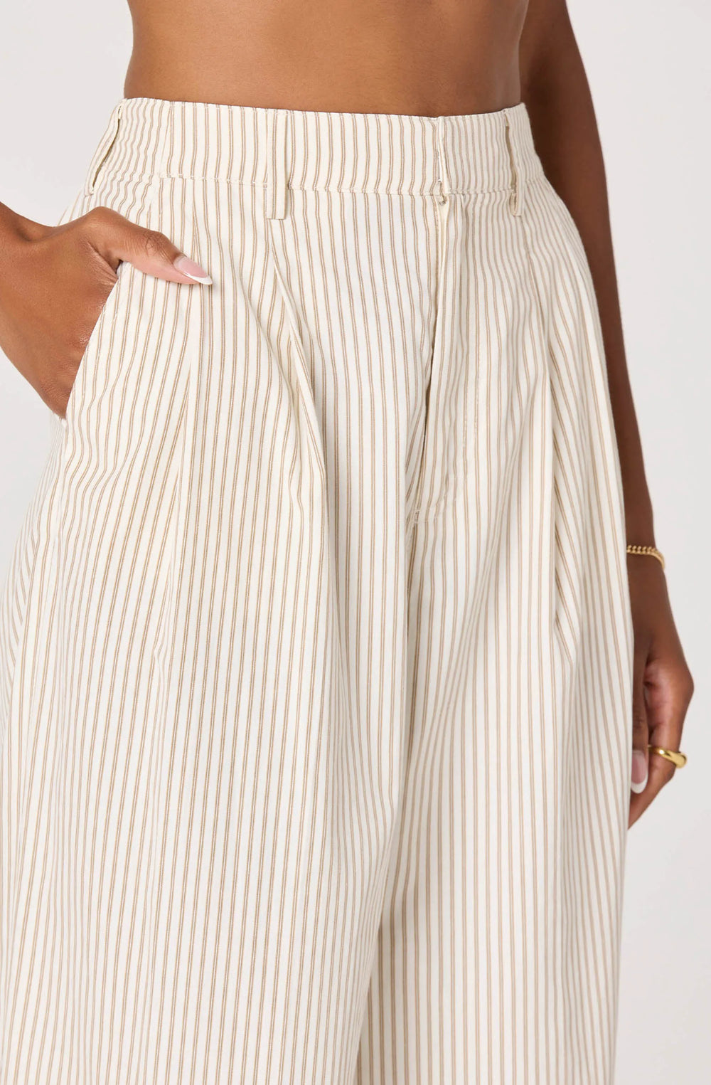 White brown stripe